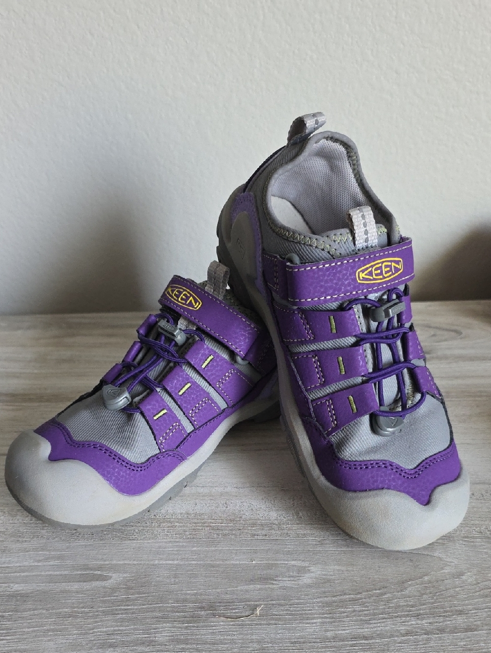 KEEN Knotch Hollow Youth Sneakers - Tillandsia Purple/Grey - EUC - Size 2